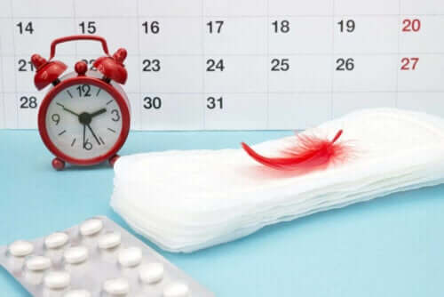 Bind og kalender for menstruasjonssyklus.