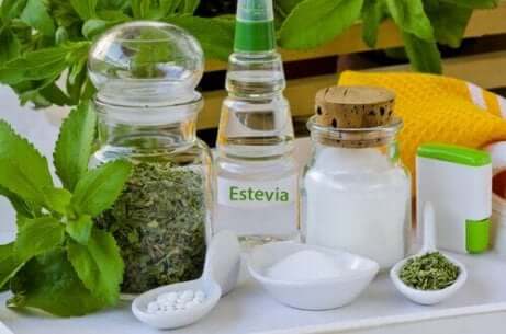 I tillegg til å være et medisinsk middel, er stevia et av de beste søtningsmidlene for all mat