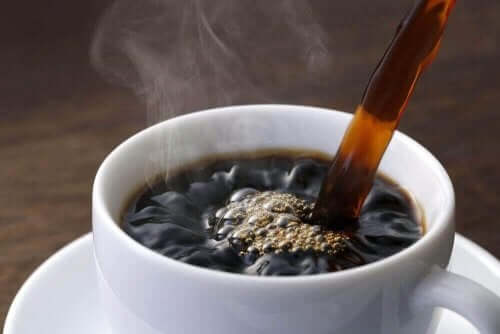 Kopp med svart kaffe