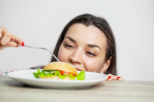 Konsekvensene av overspising og hvordan unngå det