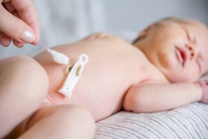 Slik tar du vare på navlen til en nyfødt baby