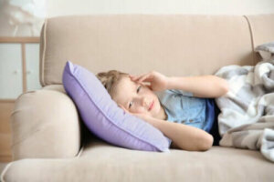 Symptomer på og behandling av migrene hos barn