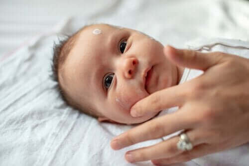 Viktige aspekter ved hudpleie hos en nyfødt baby