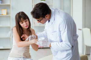 Hudutslett: Symptomer, årsaker og behandling