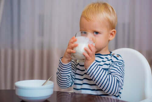 Riktig melk for babyer etter deres første leveår