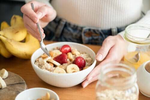 De helsemessige fordelene ved en frokost rik på karbohydrater