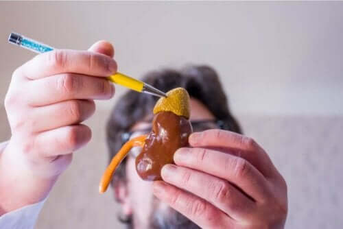 En lege som viser binyrene.