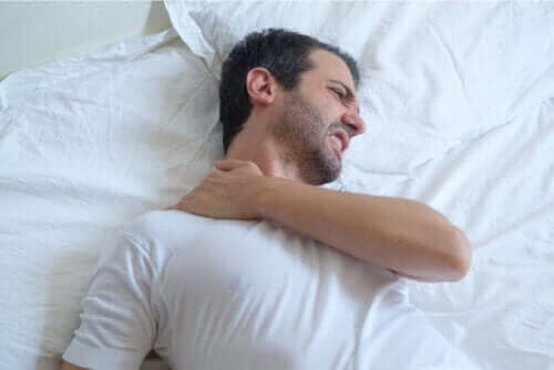 Råd for å sove med senebetennelse i skulderen