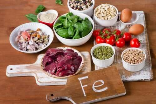 En rekke matvarer med et høyt innhold av jern.