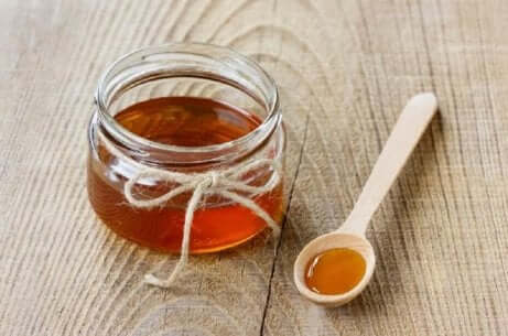 Honning er en annen søt mat som kan bidra til å gi humøret ditt et løft