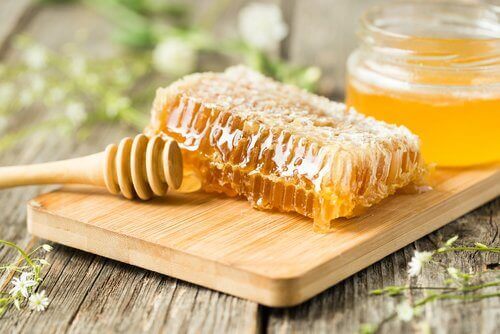 Bekjemp forkjølelses- og influensasymptomer med honning