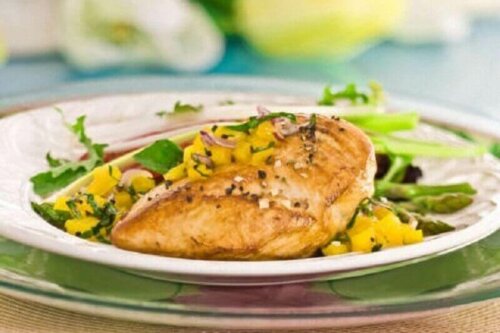 Kylling og maiskorn.