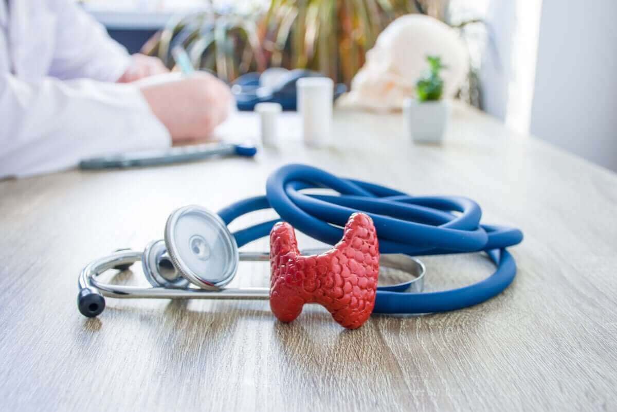 Medisinsk kontroll av skjoldbruskkjertelen