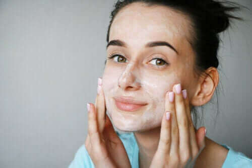 Er masker av kjernemelk bra for huden?