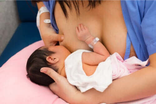 Hud-mot-hud-kontakt: Vesentlig etter fødsel