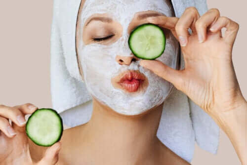 Hvordan fungerer ansiktsmasker på huden?
