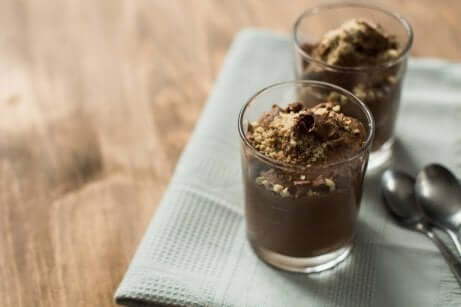 Myk tofu- og sjokoladesmoothie for å øke proteininntaket ditt