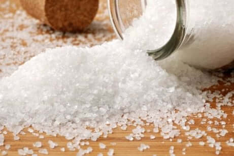 Salt er et av midlene for munnsår.