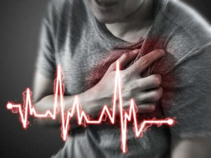 en person som lider et hjerteinfarkt