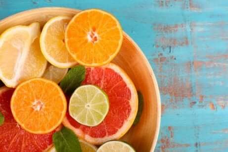 Mangel på vitamin C forårsaker tørr hud