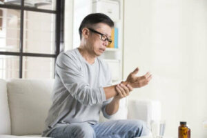 Nummenhet i hendene: Hvorfor skjer dette?