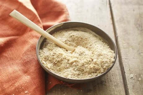 slutte å drikke kumelk: ølgjær i en bolle