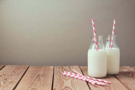 Vi gir deg også noen enkle og originale ideer som hjelper deg å erstatte melk i vanlige yoghurt, sauser og andre oppskrifter.