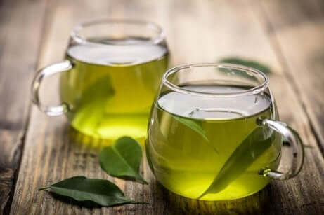grønn te i to kopper