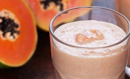 Smoothie med papaya og chia