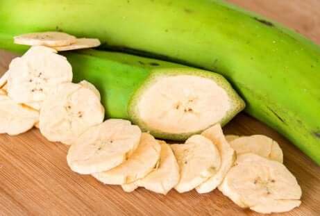 Grønne bananer i skiver