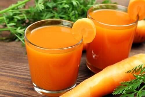 Gulrotjuice for tarmorm.