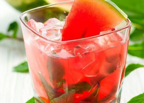 En kald drink med melon