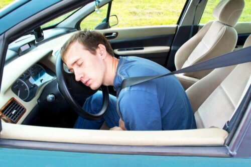 9 tips for å holde deg våken når du kjører