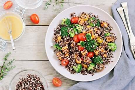 Å spise quinoa hjelper deg med å gå ned i vekt