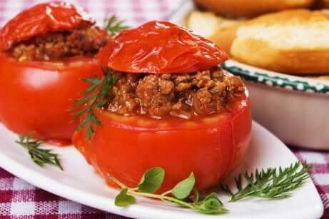Fylte tomater med kjøttdeig