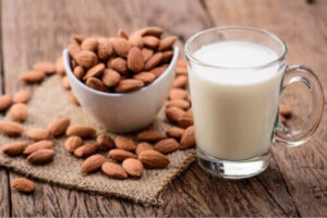 Mandelmelk for barn: Fordeler og ulemper