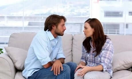 Snakk om det åpne forholdet deres og diskuter eventuelle endringer