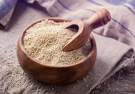 En skål quinoa
