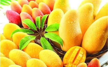 en haug med mango, tropisk frukt
