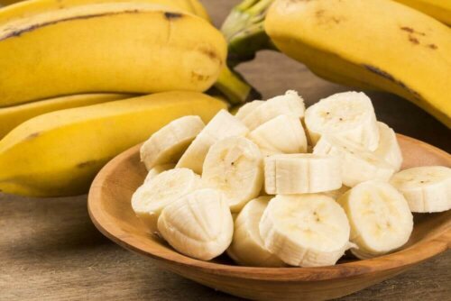 Kroppsskrubber for tørr hud med banan.
