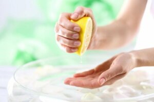 6 naturlige behandlinger for å forbedre huden på hendene