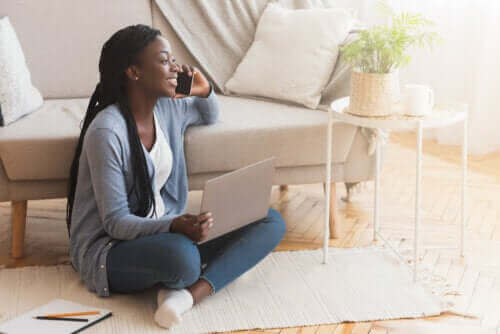 Fordeler og ulemper med å sitte på gulvet