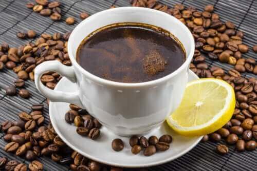 Kaffe og sitron: Er det en god blanding?