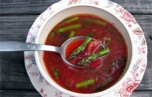Suppe med rødbeter.