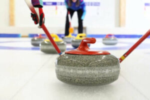 Alt du trenger å vite om vinteridretten curling