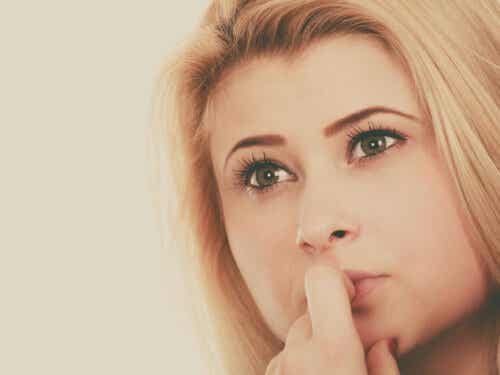 En kvinne som tenker.