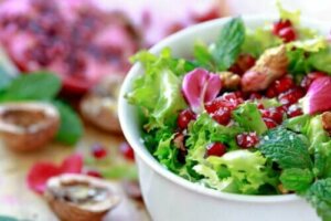 Kjappe oppskrifter på salat med endivie og granateple