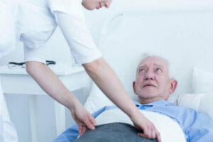 De forskjellige stadiene av liggesår og behandling av dem