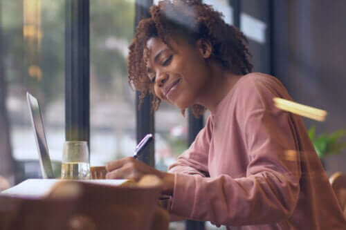 Helsefordelene du kan oppnå med bokstavtegning