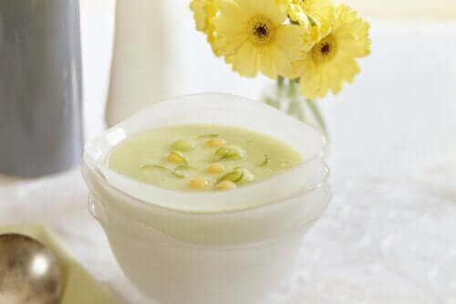 En rask og enkel oppskrift på gazpacho av cantaloupe